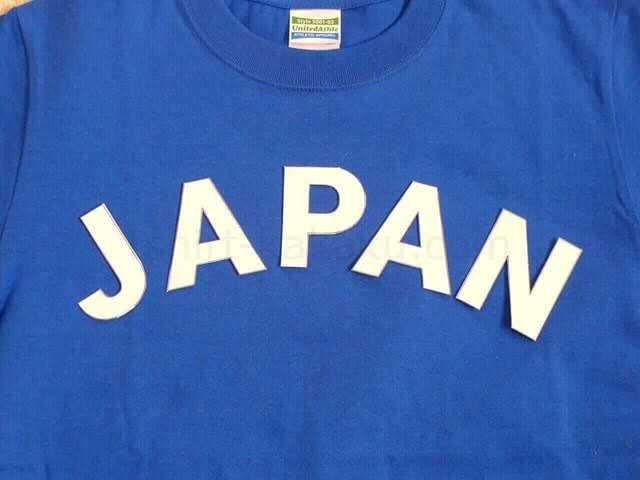 フロッキープリントを自分で：図案をTシャツに配置